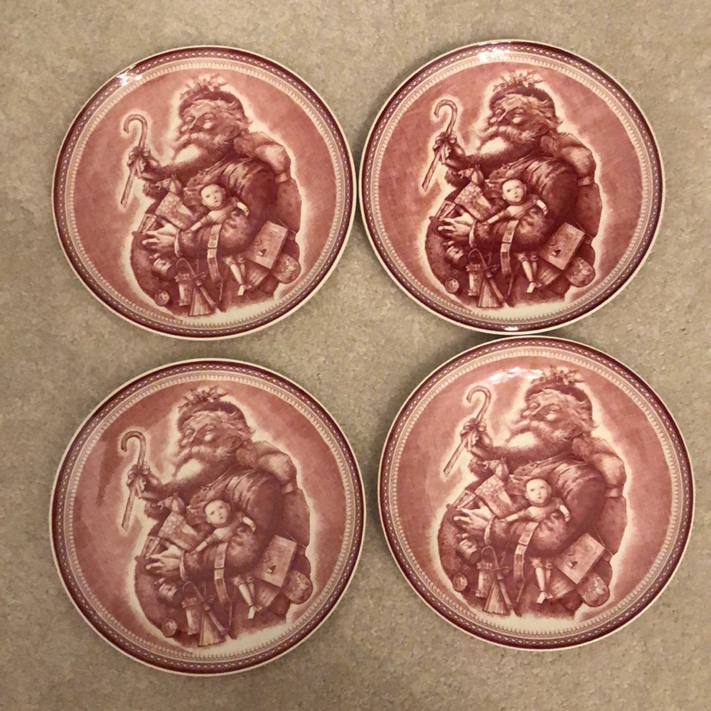 4 gorgeous Wedgwood Santa plates 2003. Brand new, never used condition